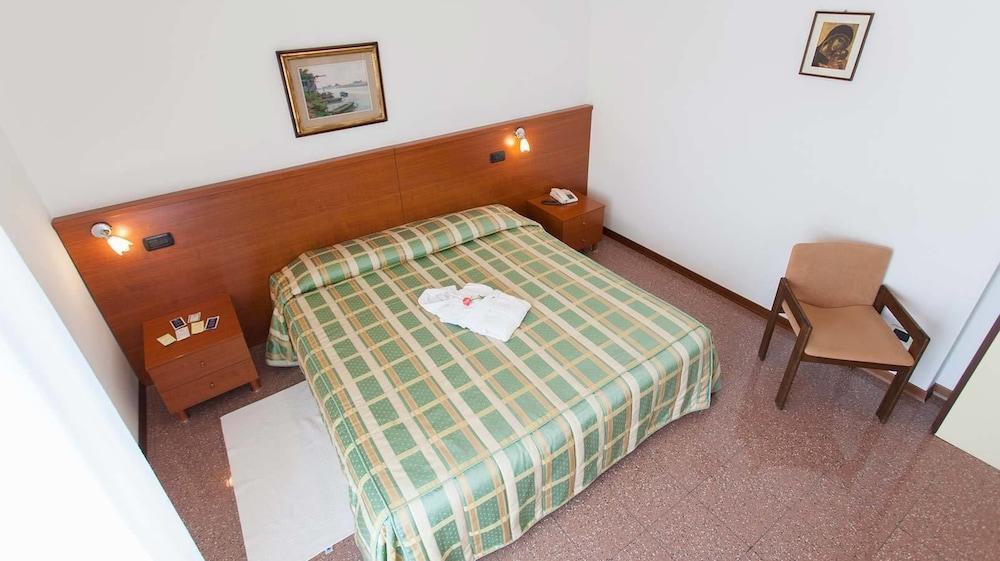 Hotel Rossini Tabiano Terme Buitenkant foto