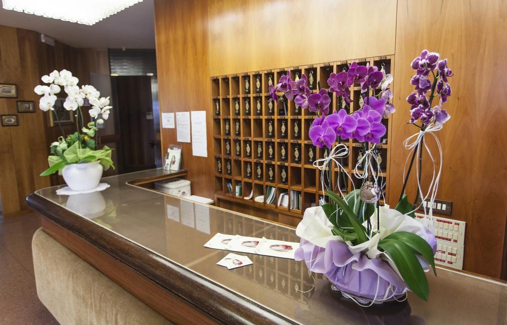 Hotel Rossini Tabiano Terme Buitenkant foto