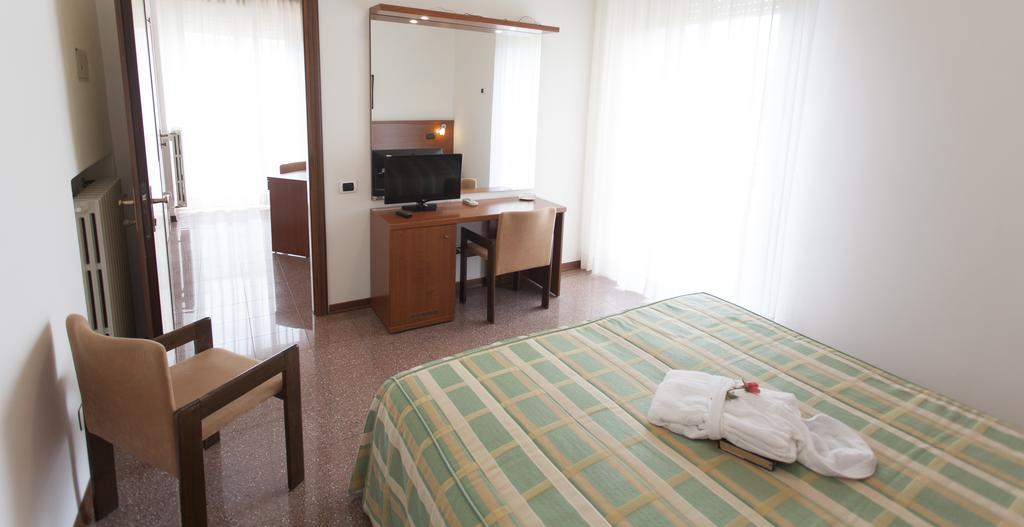 Hotel Rossini Tabiano Terme Buitenkant foto