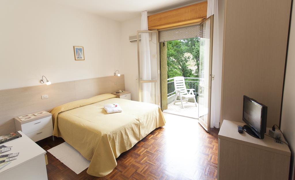 Hotel Rossini Tabiano Terme Buitenkant foto