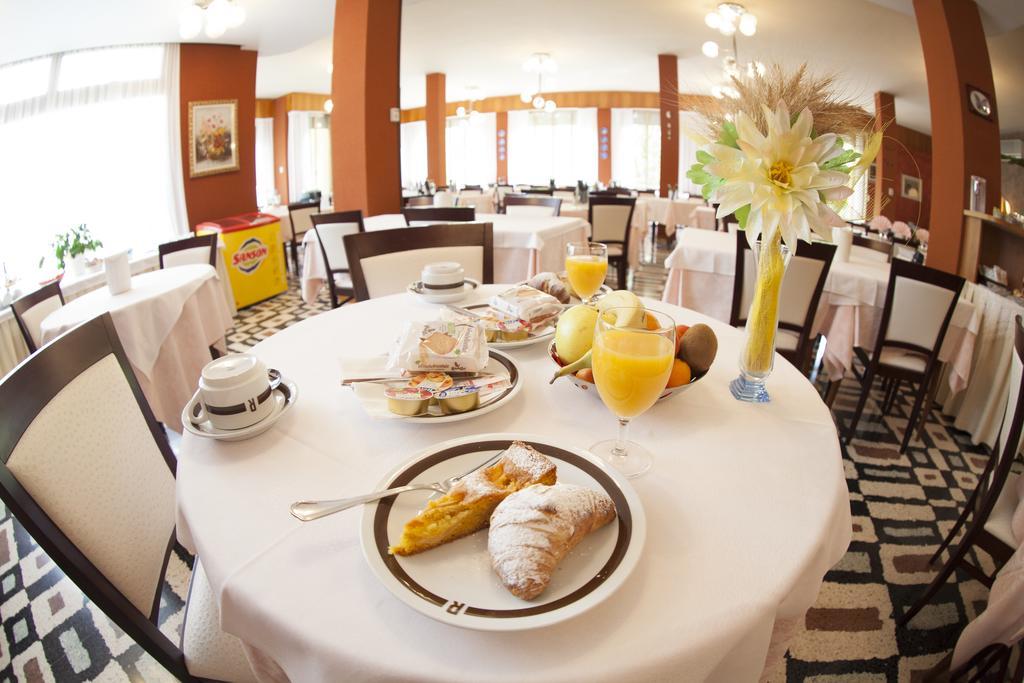 Hotel Rossini Tabiano Terme Buitenkant foto