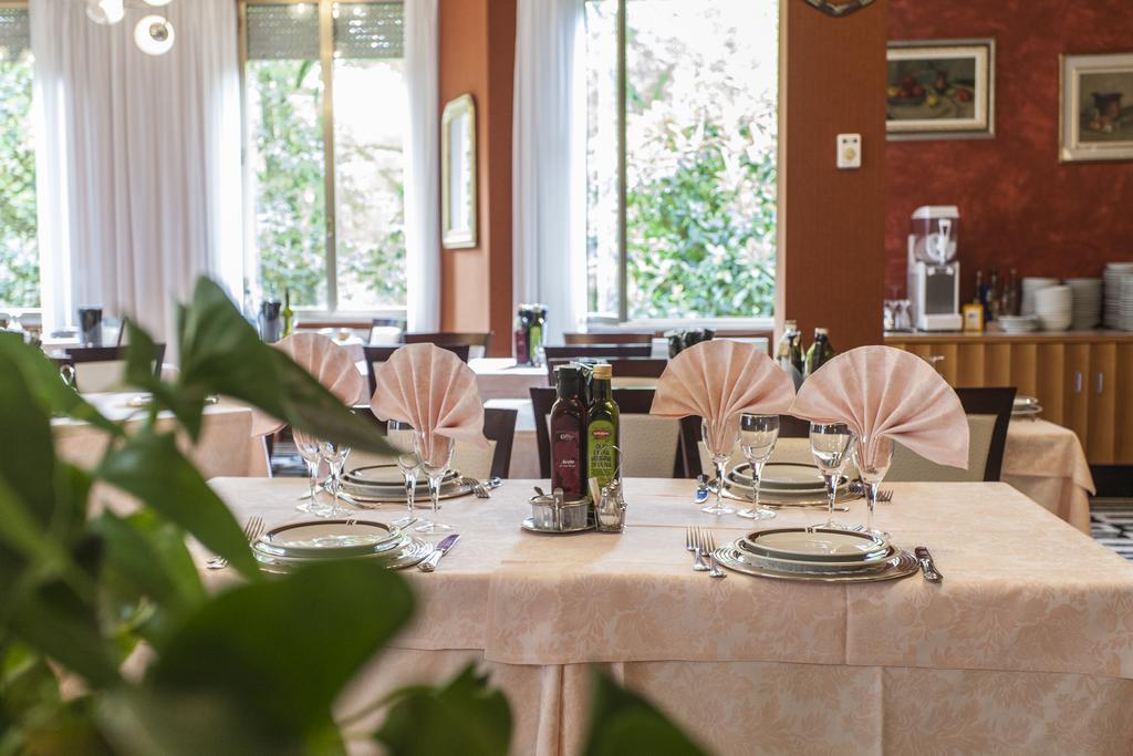 Hotel Rossini Tabiano Terme Buitenkant foto