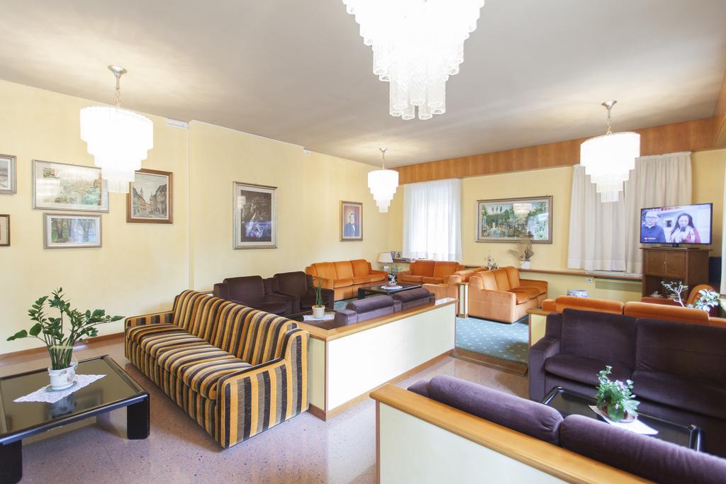 Hotel Rossini Tabiano Terme Buitenkant foto