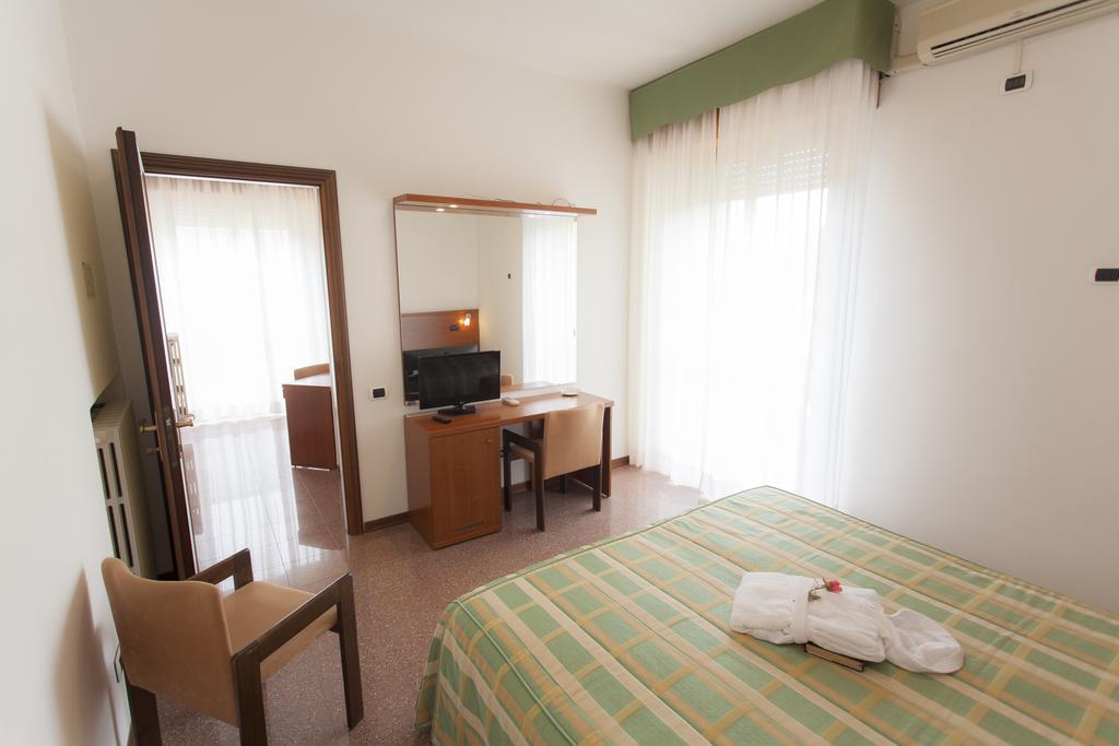 Hotel Rossini Tabiano Terme Buitenkant foto