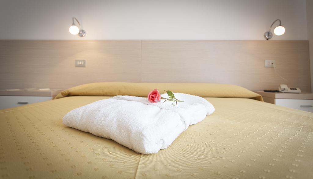 Hotel Rossini Tabiano Terme Buitenkant foto