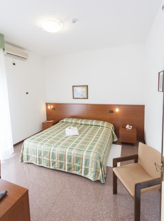 Hotel Rossini Tabiano Terme Buitenkant foto