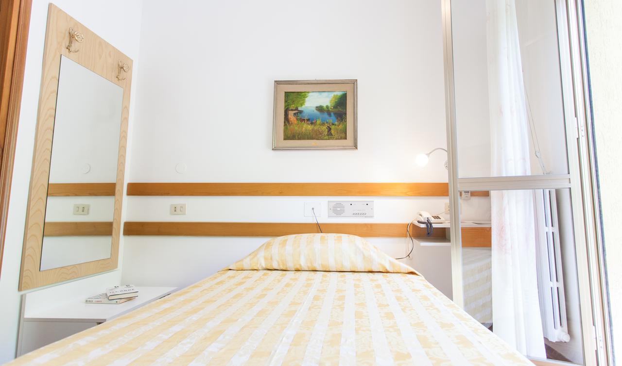 Hotel Rossini Tabiano Terme Buitenkant foto