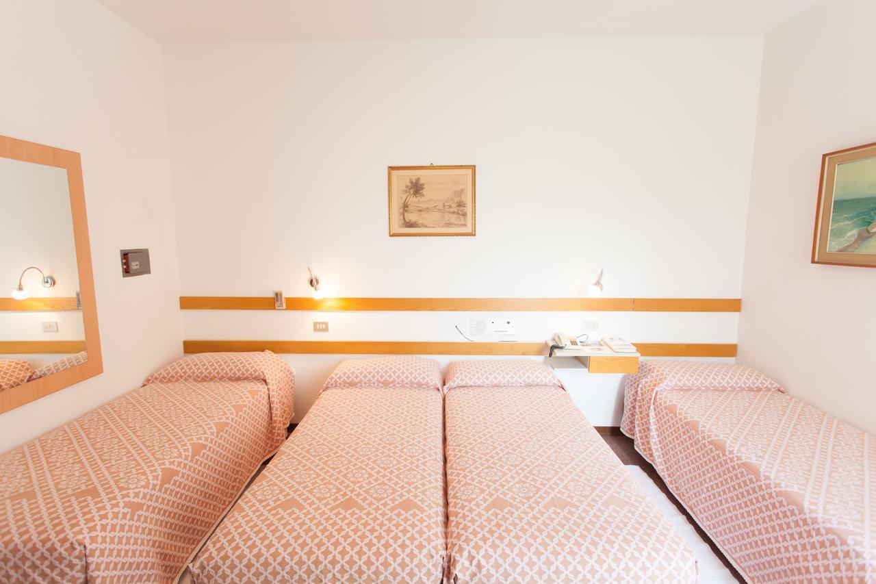 Hotel Rossini Tabiano Terme Buitenkant foto