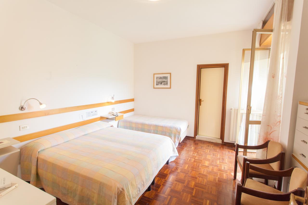 Hotel Rossini Tabiano Terme Buitenkant foto