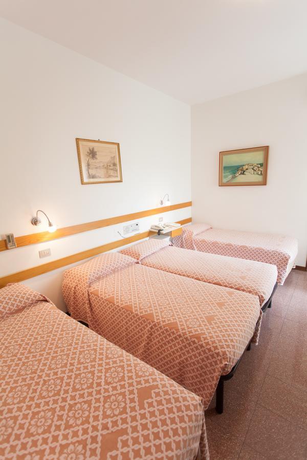 Hotel Rossini Tabiano Terme Buitenkant foto