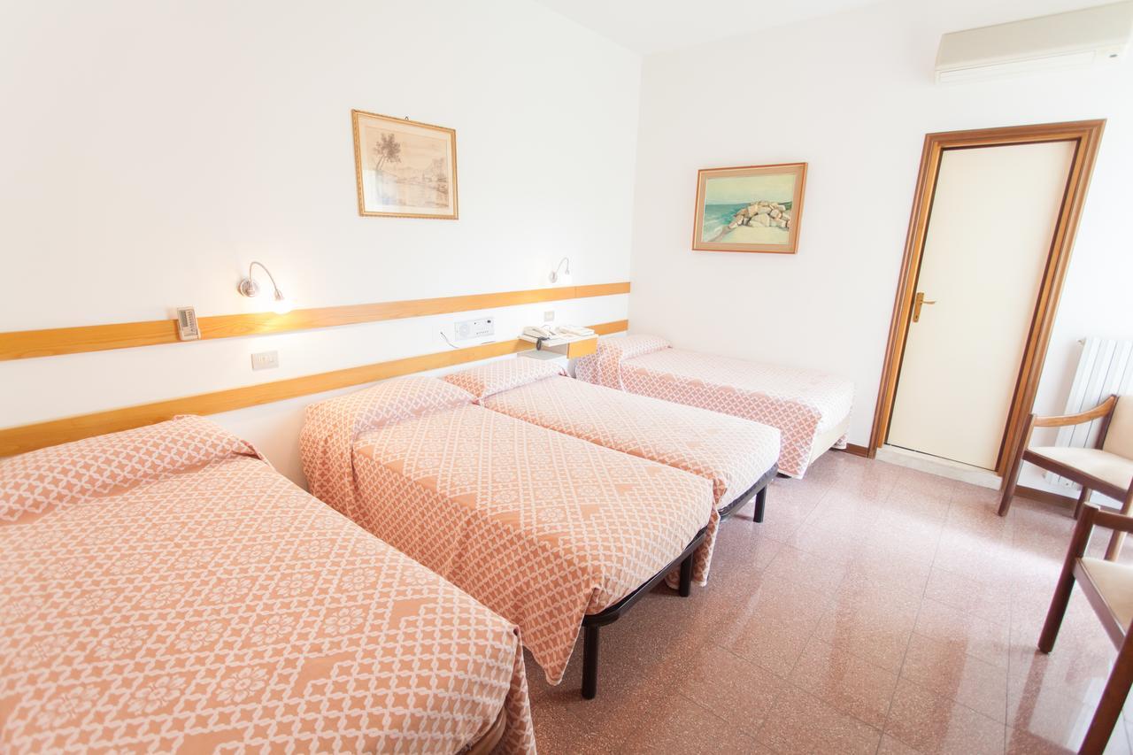 Hotel Rossini Tabiano Terme Buitenkant foto