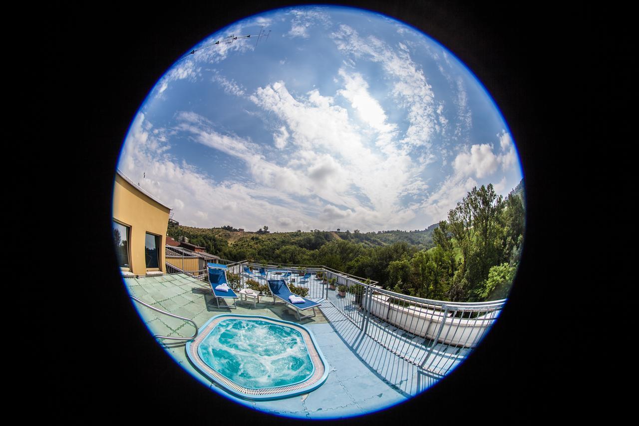 Hotel Rossini Tabiano Terme Buitenkant foto