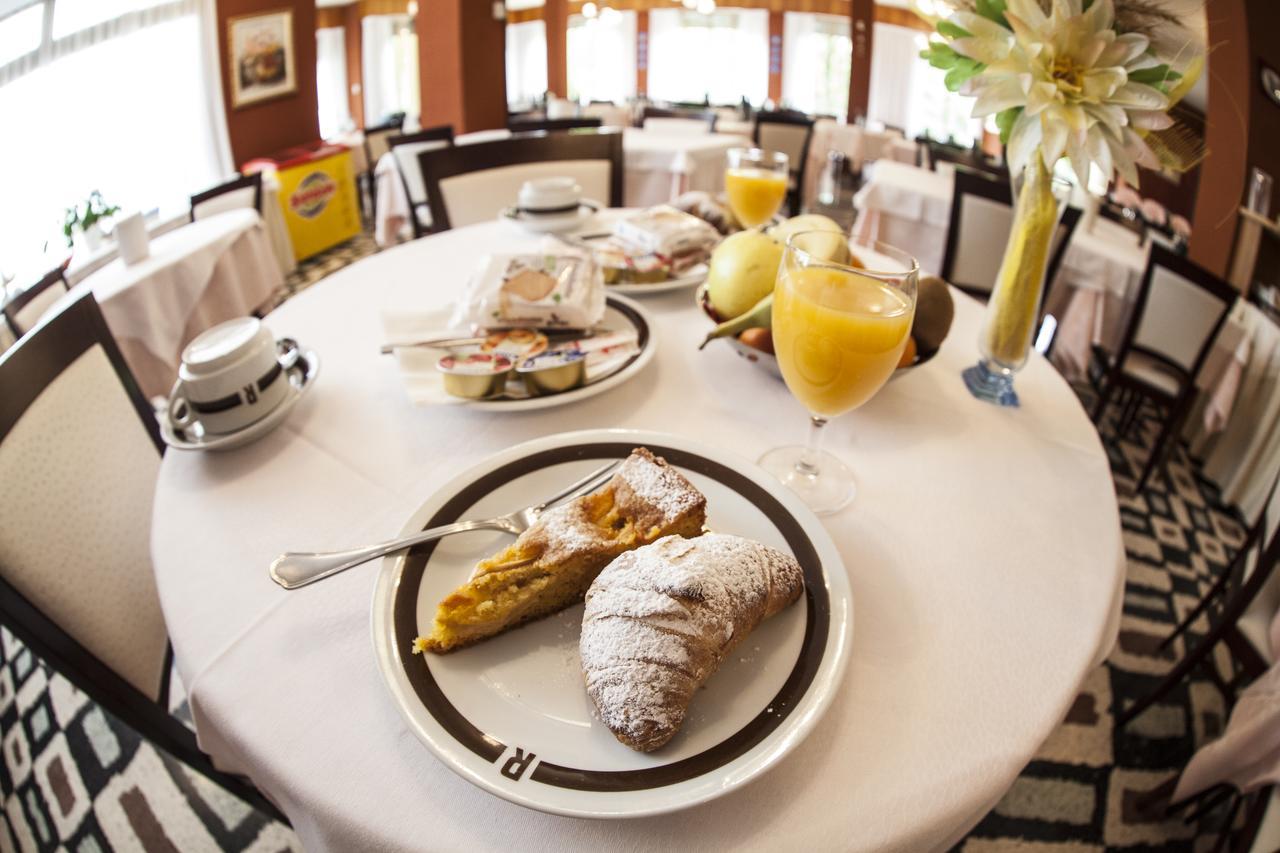 Hotel Rossini Tabiano Terme Buitenkant foto