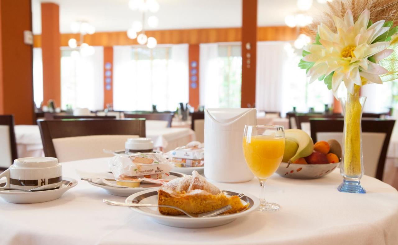 Hotel Rossini Tabiano Terme Buitenkant foto